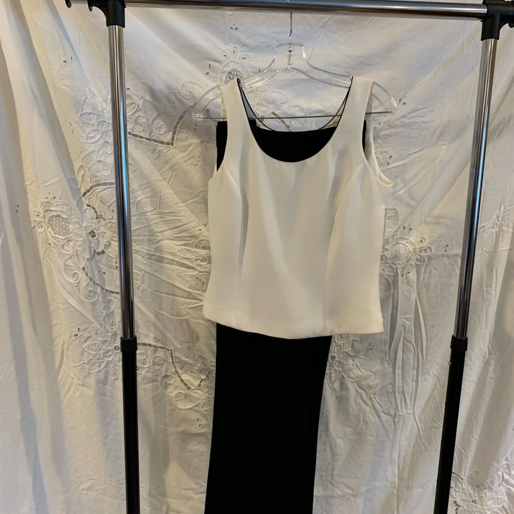 3 piece Tahari suit by Arthur Levine. Size 6 petite $125 - Picture 2 of 6
